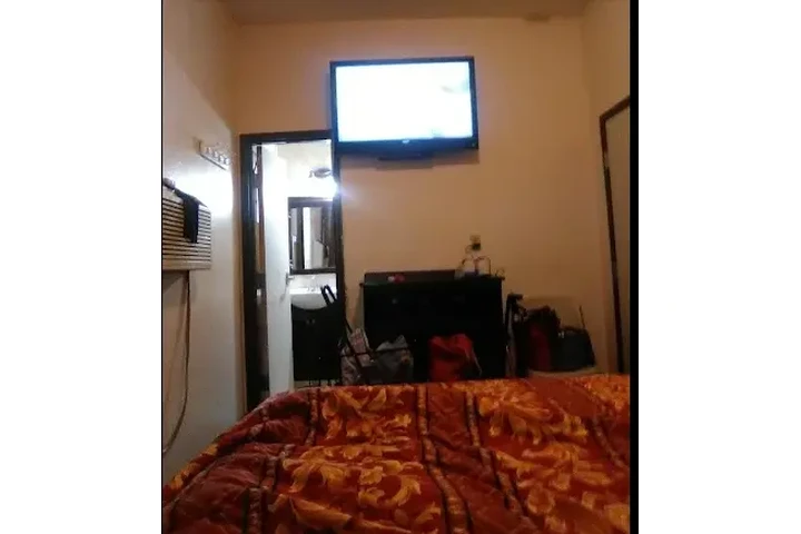 CUARTO DE RENTA EAST LA image 3