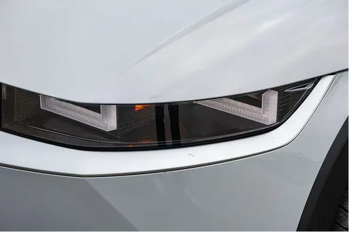 $23992 : Hyundai IONIQ 5 2024 SE 4dr image 8