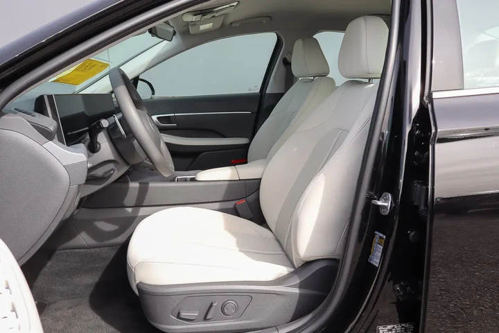$22988 : 2025 Sonata SEL FWD image 7