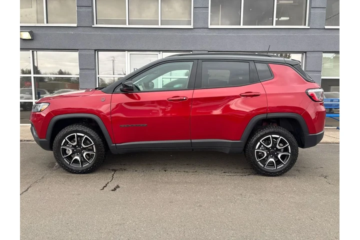 $24995 : 2025 Compass Trailhawk 4x4 image 9