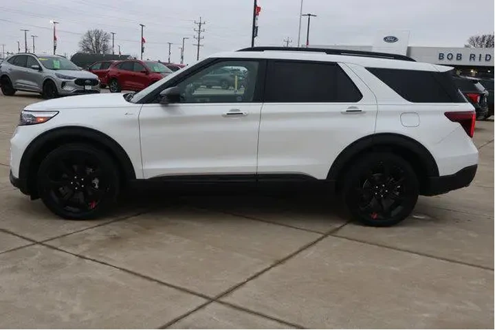 $35990 : Ford Explorer 2023 AWD ST-Li image 8