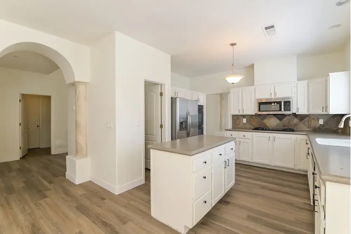 $1680 : 5Bedroom And 3Bathroom image 6