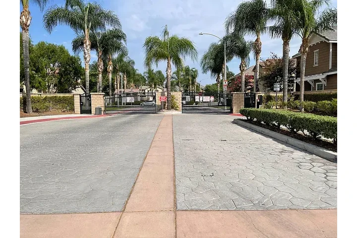 $1750 : HOUSE FOR RENT image 9