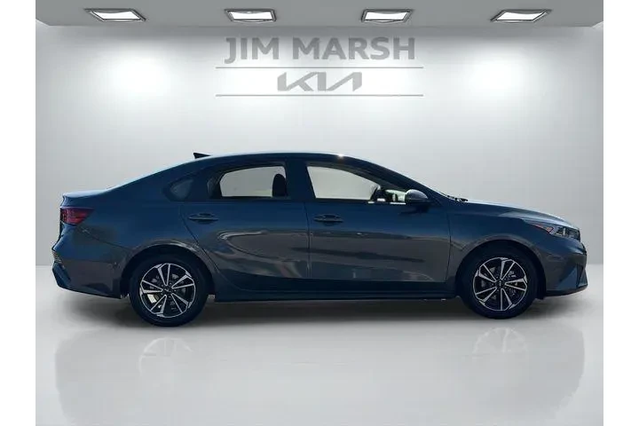 $16988 : Kia Forte 2022 LXS 4dr Sedan image 7