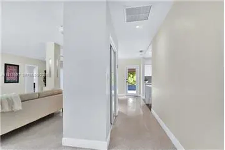 $6000 : Rental property with 3 bedro image 3