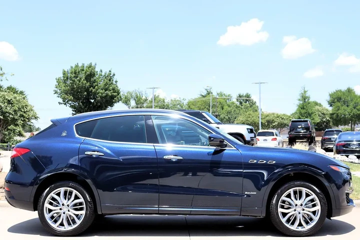 $28605 : 2019 Levante GranLusso image 8