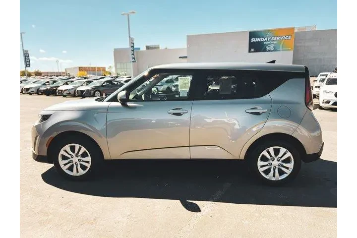 $20997 : Kia Soul 2025 LX 4dr Crossov image 4