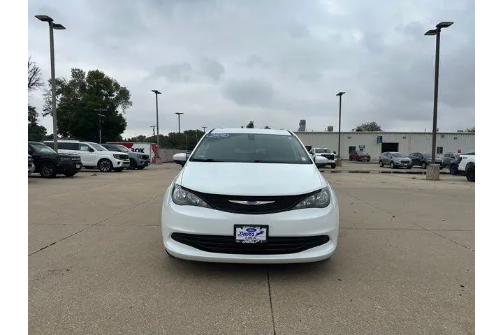 $22963 : Chrysler Voyager 2020 L 4dr image 8