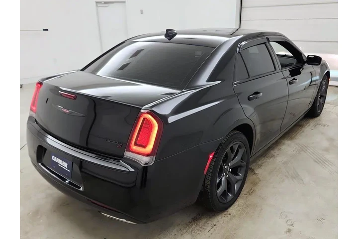 $27998 : Chrysler 300 2023 S V6 4dr S image 5