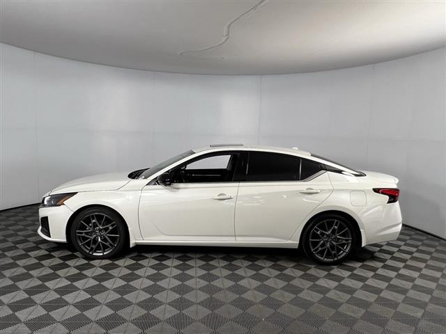 $22973 : NISSAN ALTIMA 2.0 SR image 9