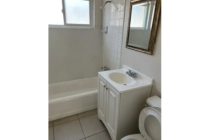 $1600 : 3 bedroom, 3 bath house in the image 5