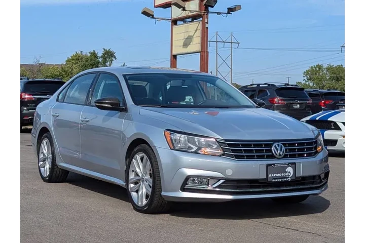 $14975 : 2019 Passat Wolfsburg image 7