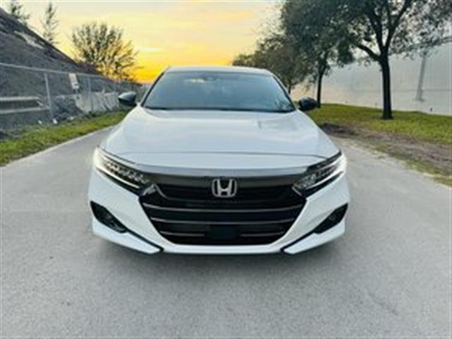 $2000 : Honda Accord LX Hatchback 2022 image 10