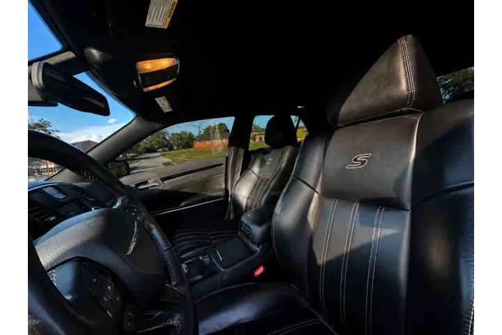 $7999 : 2018 300 S image 8