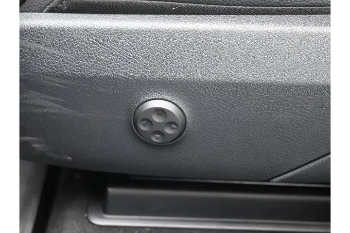 $39615 : Mercedes-Benz GLC 2025 GLC 3 image 9