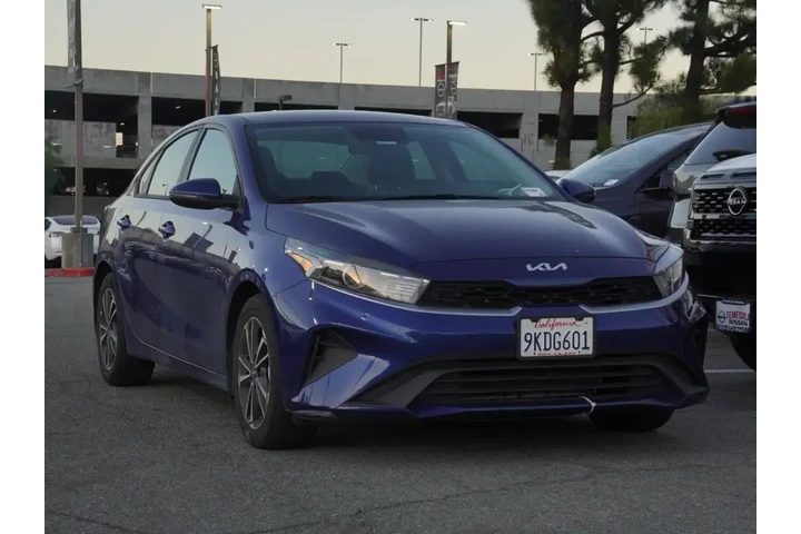 $16262 : Kia Forte 2024 LX 4dr Sedan image 2