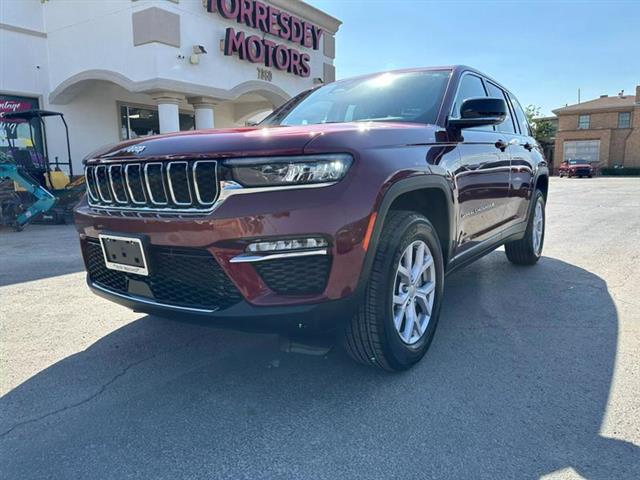 $45995 : Pre-Owned 2022 Grand Cherokee image 1