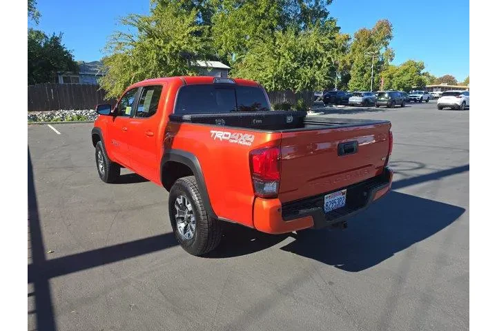 $34995 : Toyota Tacoma 2018 4x4 TRD P image 5