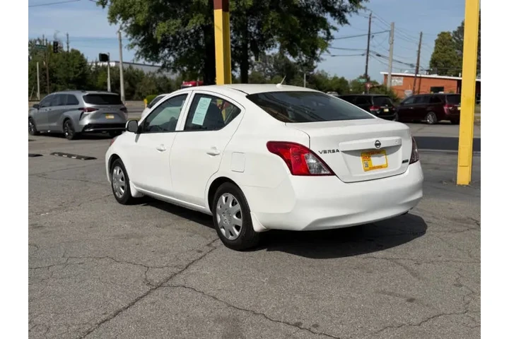 $8900 : 2014 Versa 1.6 S image 5