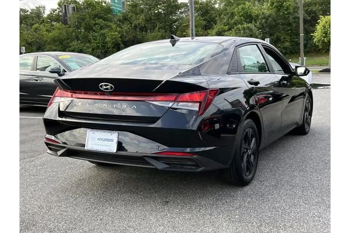 $20977 : Hyundai ELANTRA 2023 SEL 4dr image 6