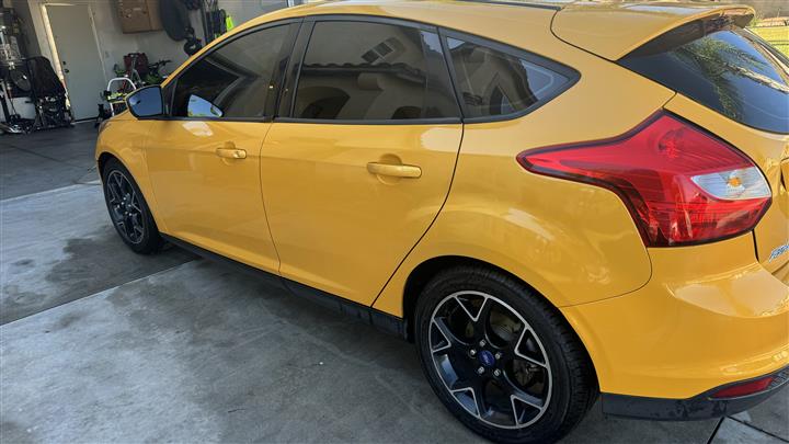 $4500 : Ford Focus SE Hatchback image 4