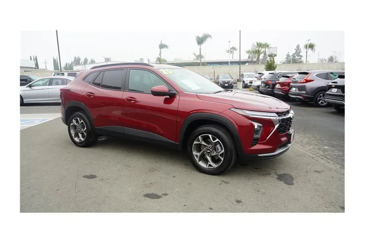 $22084 : 2025 Trax LT image 4