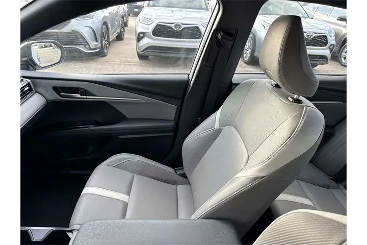 $27533 : Toyota Camry 2025 XSE 4dr Se image 8