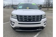 $8995 : 2017 Explorer XLT thumbnail