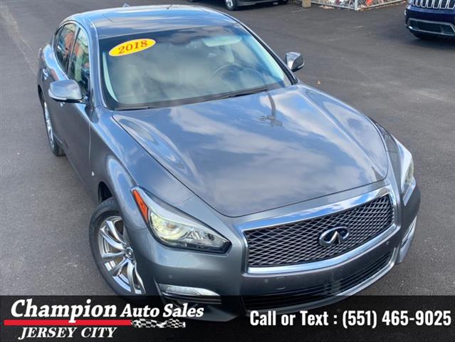 Used 2018 Q70 3.7 LUXE AWD fo image 7