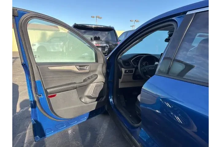 $22970 : Ford Escape 2022 SE 4dr SUV image 5