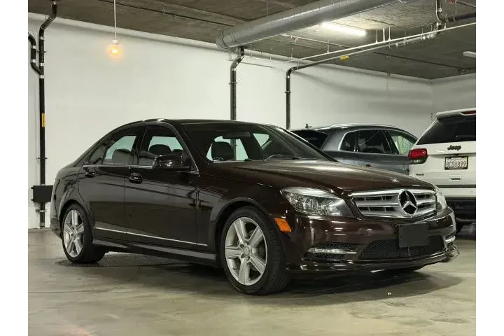 $11300 : 2011 C-CLASS image 4