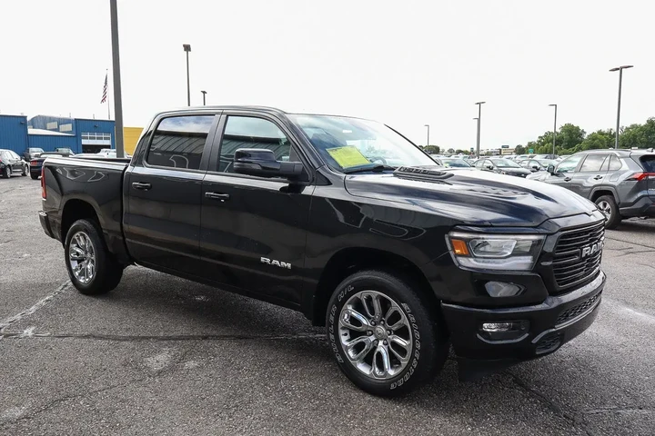 $45988 : 2023 1500 Laramie image 3