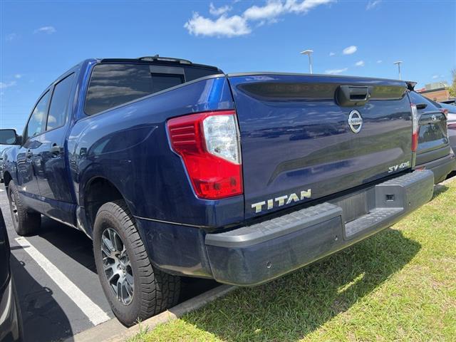 $32390 : PRE-OWNED 2022 NISSAN TITAN SV image 5