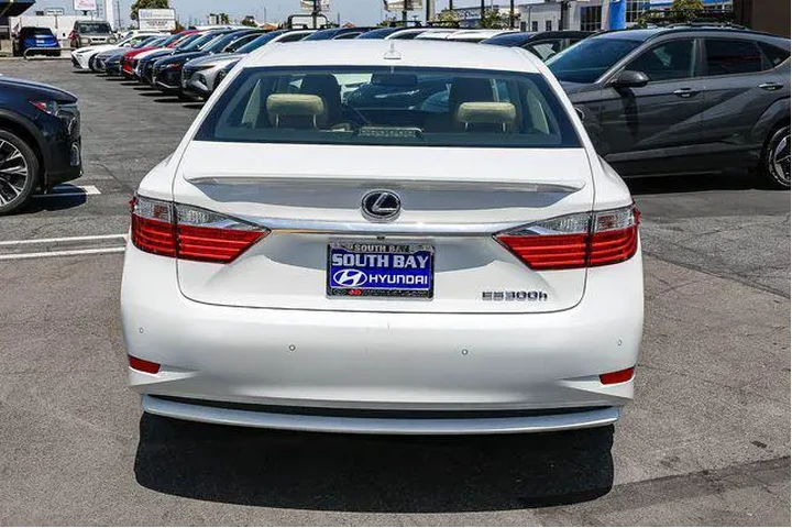 $17998 : Lexus ES 300h 2013 4dr Sedan image 5