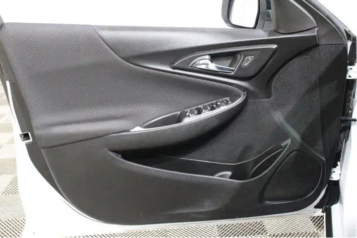 $20998 : Chevrolet Malibu 2023 LT 4dr image 6