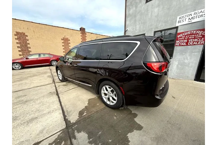 $9995 : 2017 Pacifica Touring-L image 3