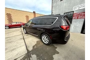 $9995 : 2017 Pacifica Touring-L thumbnail