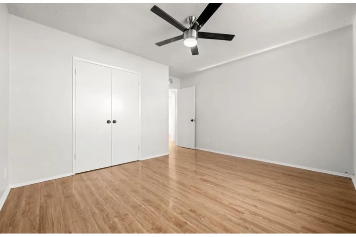 $1540 : Spacious 1 Bedroom Apt in LA image 8