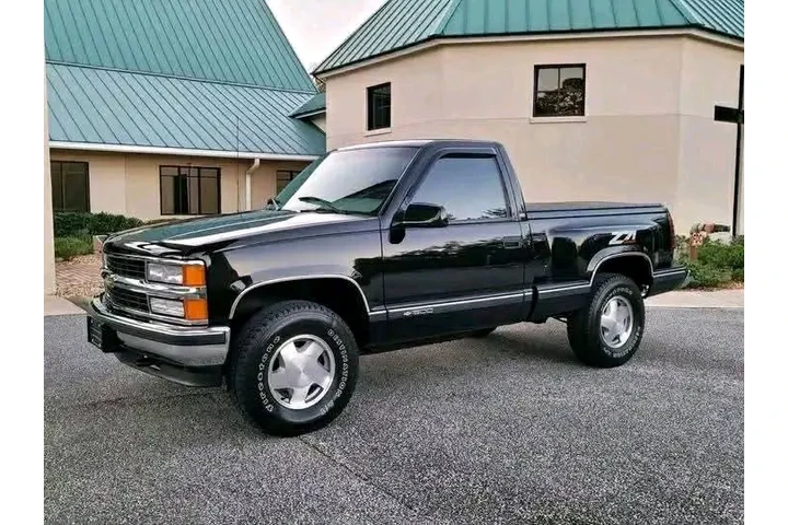 $2500 : Very nice truck and runs well image 8