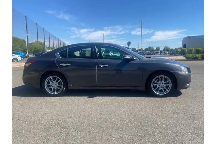 $8995 : 2011 Maxima 3.5 SV image 10