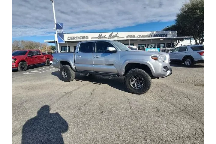 $27998 : Toyota Tacoma 2021 4x2 TRD O image 1