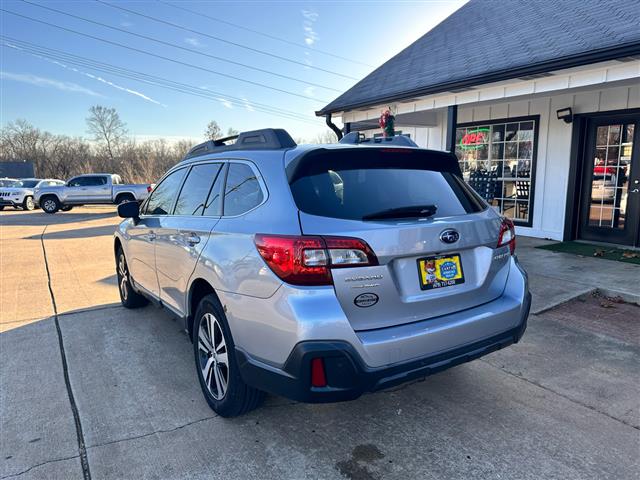 2019 Outback image 7