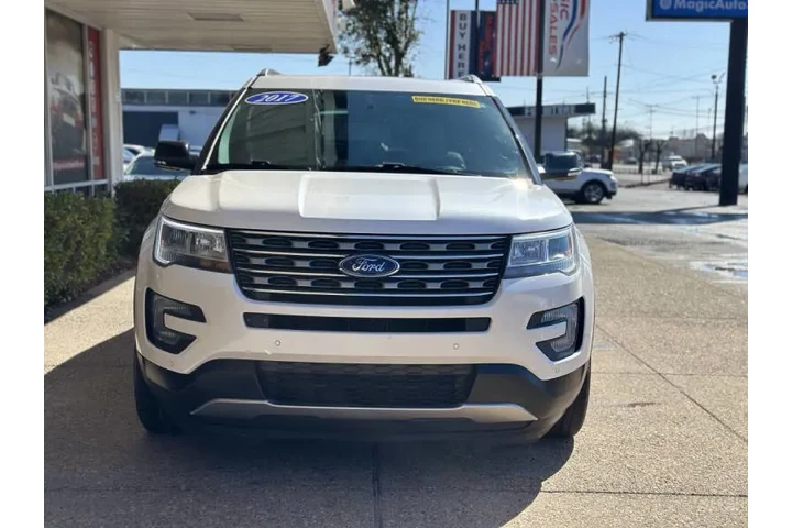 $13999 : 2017 Explorer XLT image 5