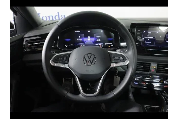 $21875 : Volkswagen Jetta 2025 Sport image 10