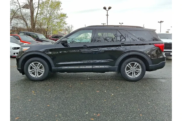 $23999 : Ford Explorer 2022 AWD XLT 4 image 2