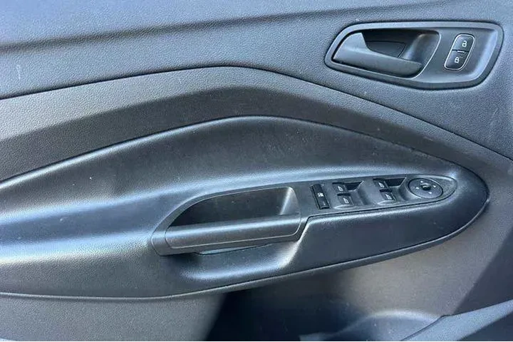 $12209 : Ford Escape 2019 S 4dr SUV image 10