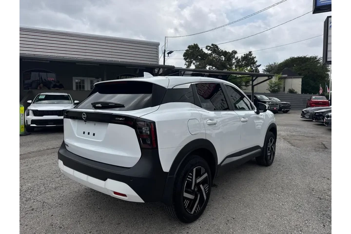 2025 Kicks SV image 6