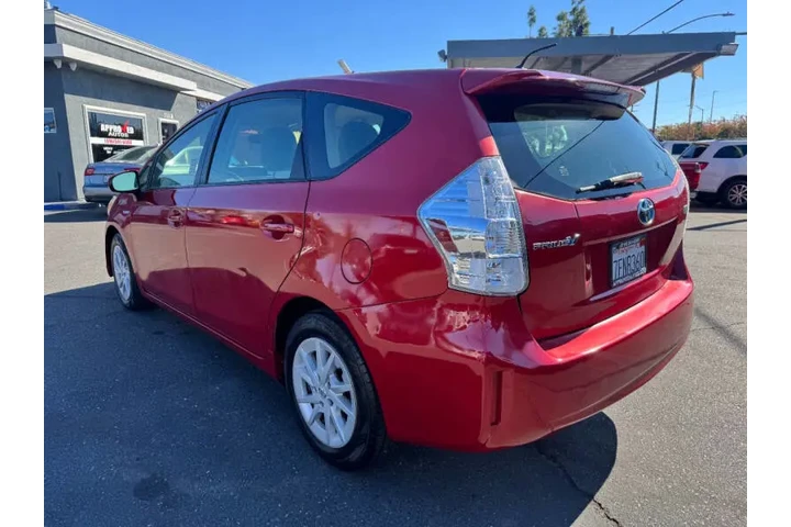 $12998 : 2014 Prius v Five image 6