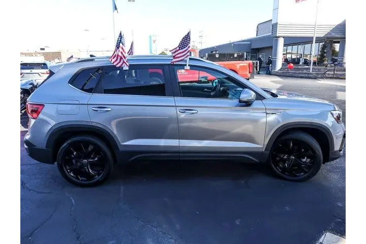 $24877 : Volkswagen Taos 2023 AWD SE image 9