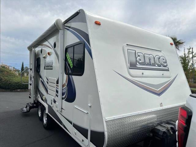 $15900 : 2011 Lance 1685 image 6